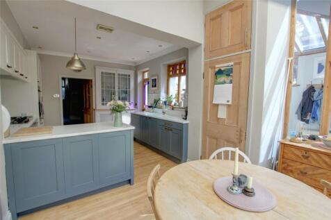 Breakfasting Kitchen