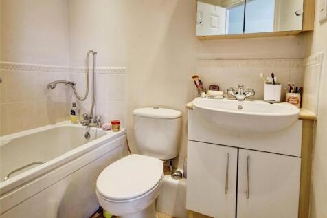 Ensuite Bed 1
