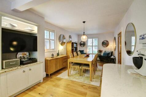 Kitchen Dining Area