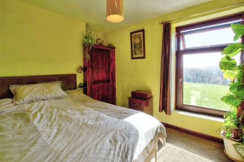 Mains Bedroom