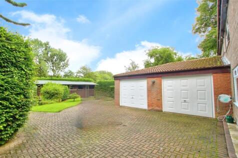 Garages &amp; Stables
