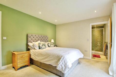 Stables Master Bed