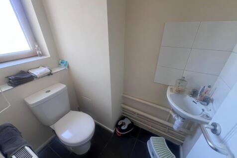 Cloakroom/wc