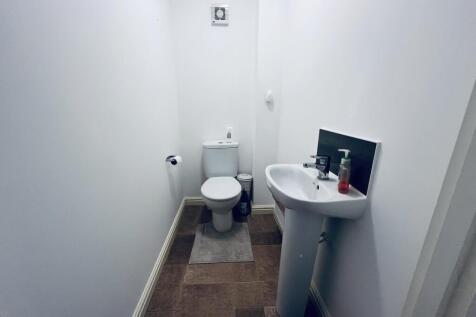 Cloakroom/wc