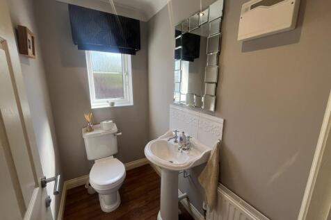 Cloakroom/wc