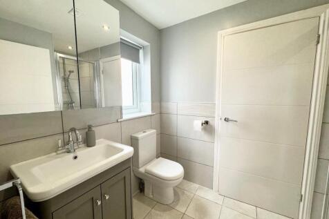 Jack &amp; Jill Ensuite