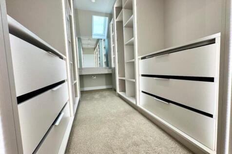 Master bedroom dressing room