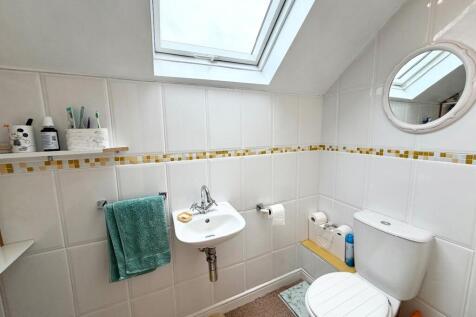 Upper Level Ensuite