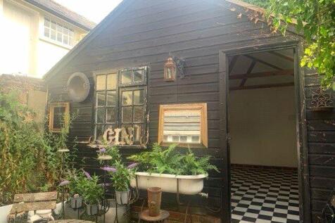 Workshop &amp; Courtyard