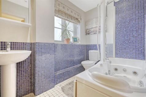 Gr. Floor Bathroom