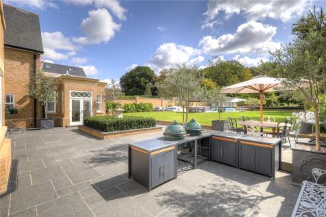Al Fresco Dining