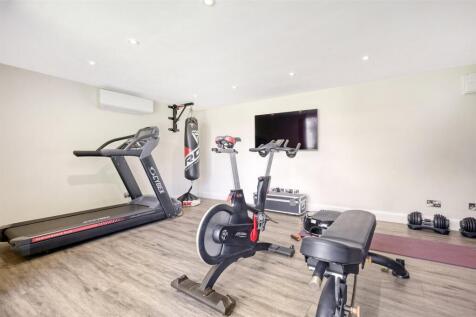 Outbuilding/Gym