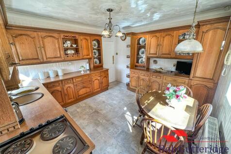 FITTED KITCHEN / DINING ROOM