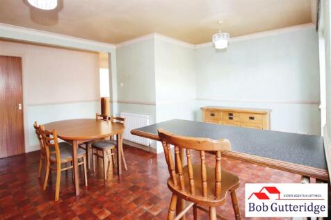 L SHAPED FITTED KITCHEN/DINING ROOM