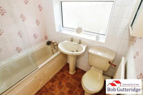 FIRST FLOOR BATHROOM