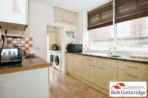 FITTED KITCHEN