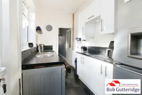 FITTED KITCHEN