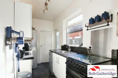FITTED KITCHEN