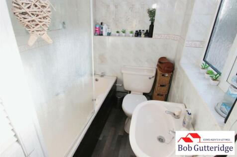 GROUND FLOOR BATHROOM