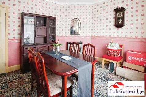 BAY FRONTED SITTING ROOM