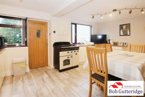 OPEN PLAN FITTED KITCHEN/DINING ROOM