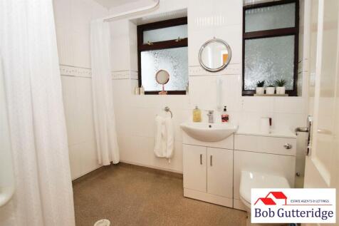 GROUND FLOOR WETROOM