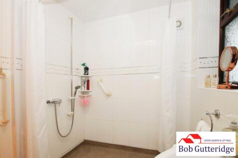 GROUND FLOOR WETROOM