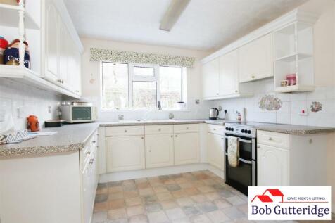 &#34;L&#34; SHAPED FITTED KITCHEN