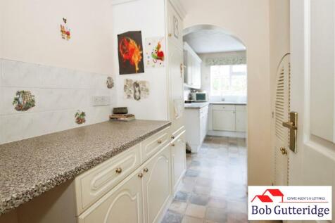 &#34;L&#34; SHAPED FITTED KITCHEN
