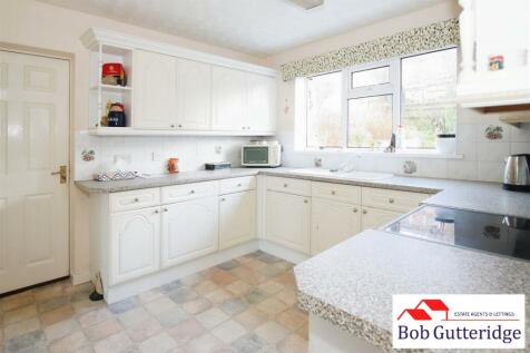 &#34;L&#34; SHAPED FITTED KITCHEN