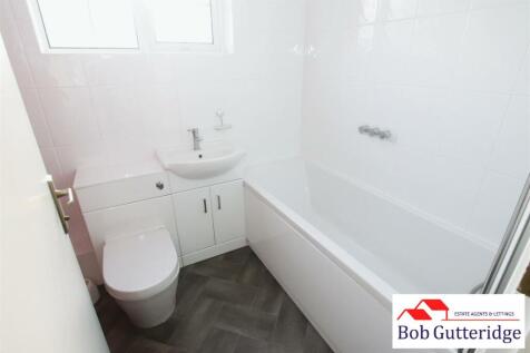 FIRST FLOOR BATHROOM