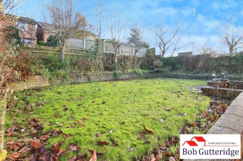 ENCLOSED REAR GARDEN