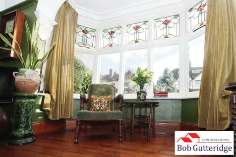 BAY FRONTED LOUNGE