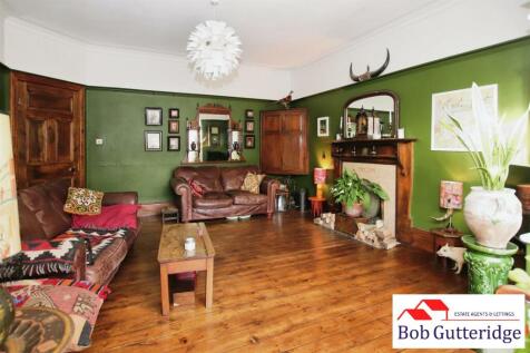 BAY FRONTED LOUNGE