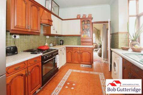 FITTED KITCHEN