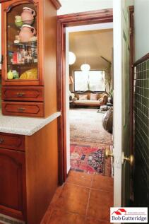 FITTED KITCHEN