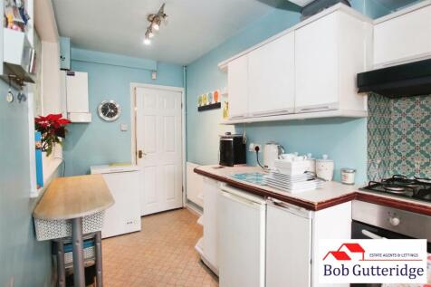 FITTED KITCHEN