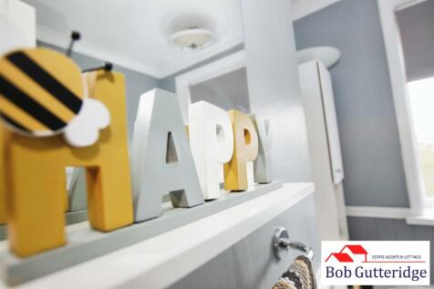 FIRST FLOOR BATHROOM