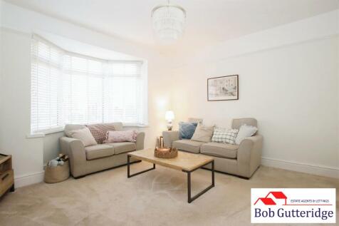 BAY FRONTED LOUNGE