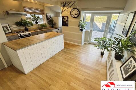 OPEN PLAN KITCHEN/DINER