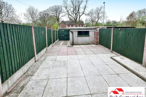 ENCLOSED REAR GARDEN