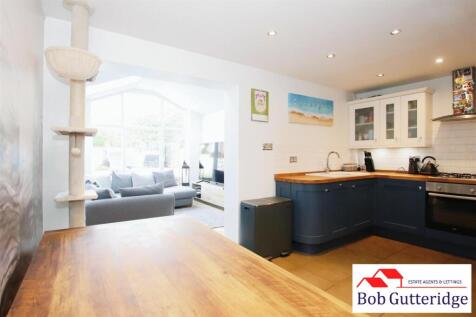 FITTED KITCHEN/DINING ROOM