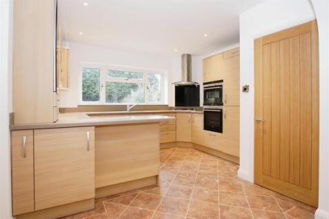 OPEN PLAN FITTED KITCHEN/BREAKFAST ROOM