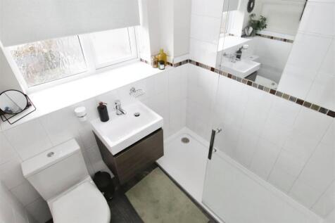 SHOWER ROOM/WC