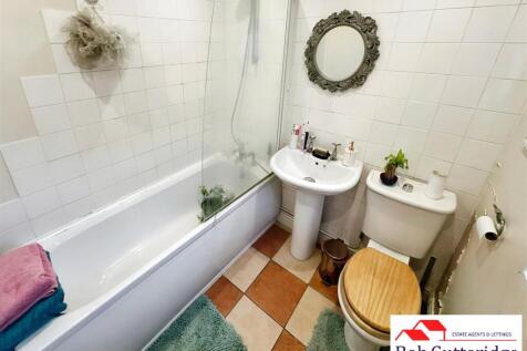 GROUND FLOOR BATHROOM