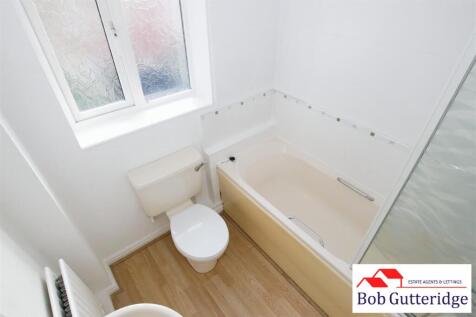 FIRST FLOOR BATHROOM