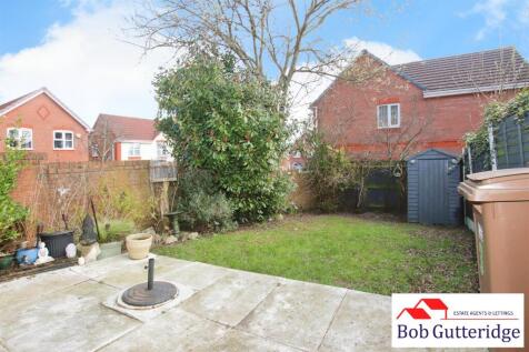 ENCLOSED REAR GARDEN