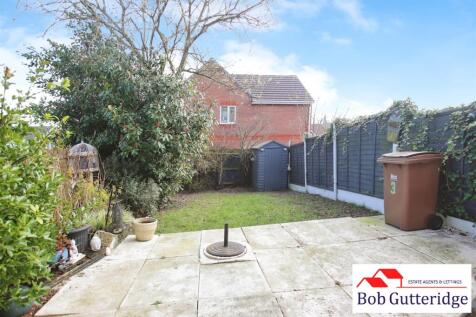 ENCLOSED REAR GARDEN