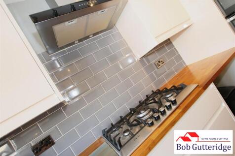 MODERN FITTED KITCHEN