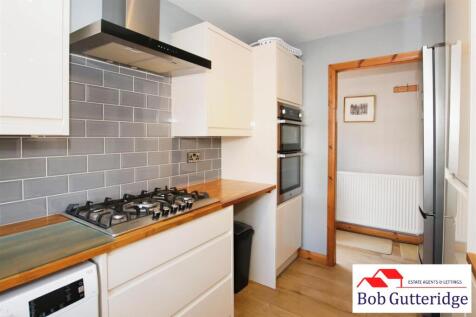 MODERN FITTED KITCHEN